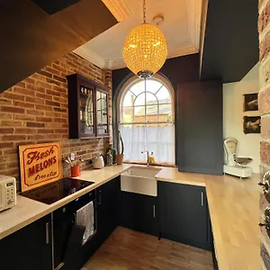 Riverside Mews - High Street Holiday home